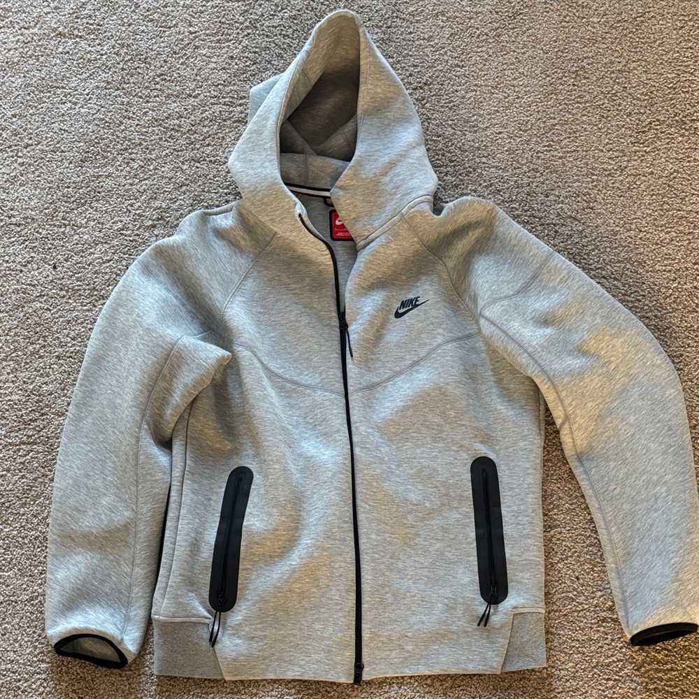 Nike Tech Light Gray